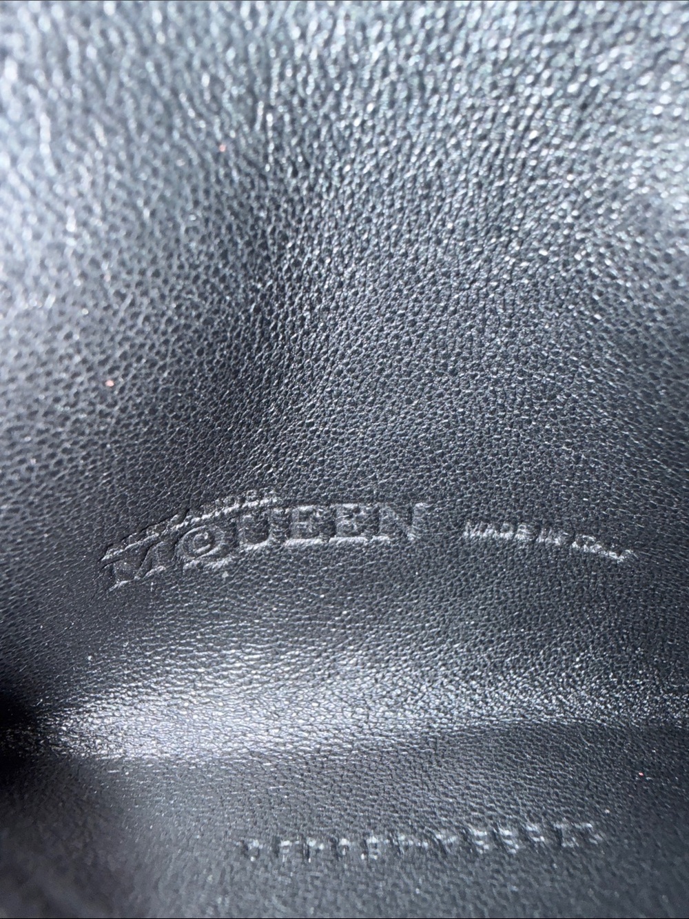 McQueen Skull Accent Red & Black Leather Card Holder - Picture 3 of 4